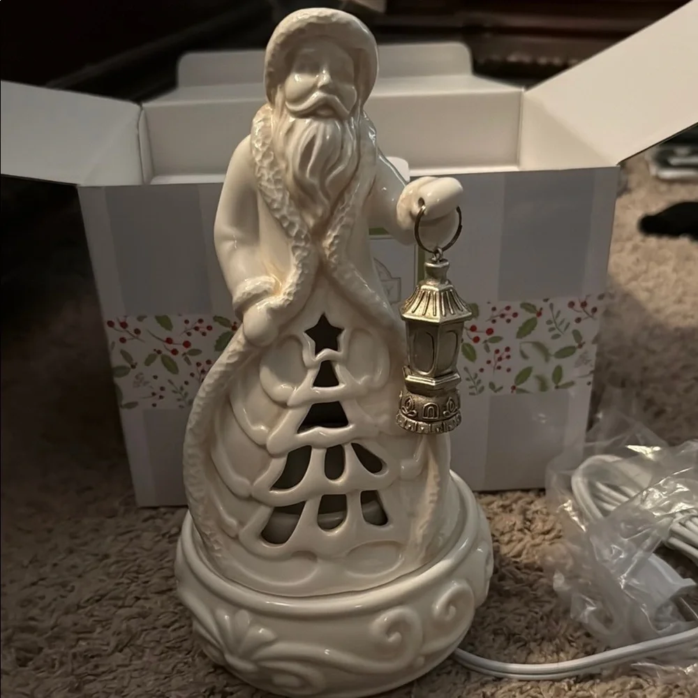 Scentsy Festive Old World Santa wax warmer